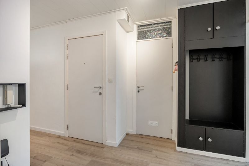 PRAKTISCH INGEDEELD APPARTEMENT VOORZIEN VAN 2 SLAAPKAMERS, VLAK AAN HET BRUISENDE CENTRUM GELEGEN. foto 13