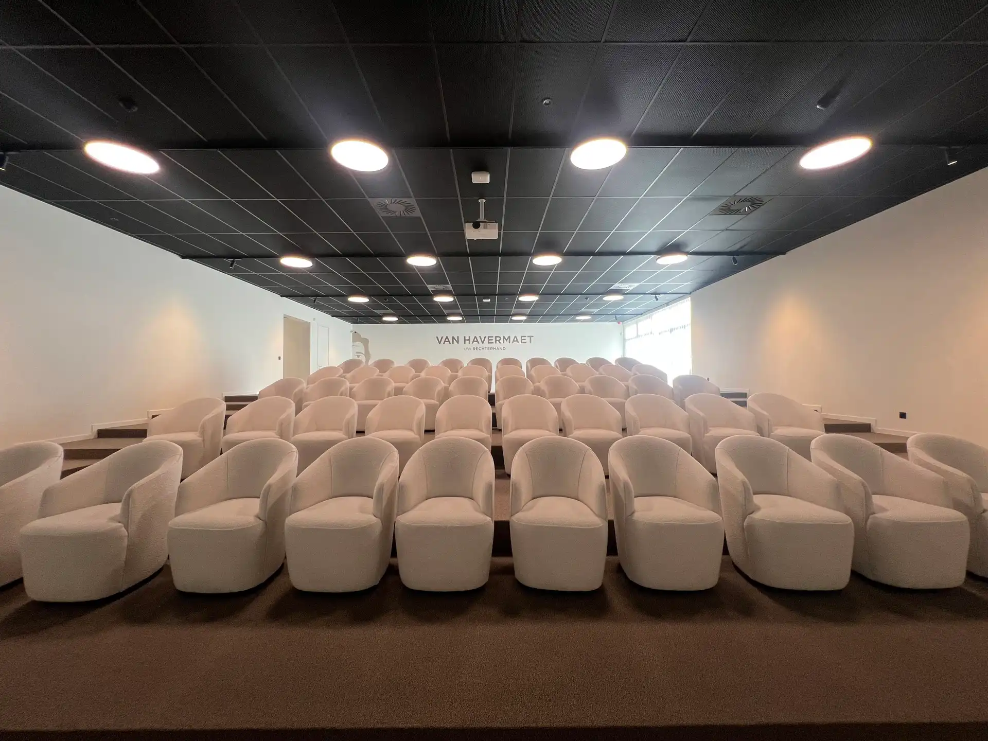 Kantoorruimte op absolute zichtlocatie foto 12