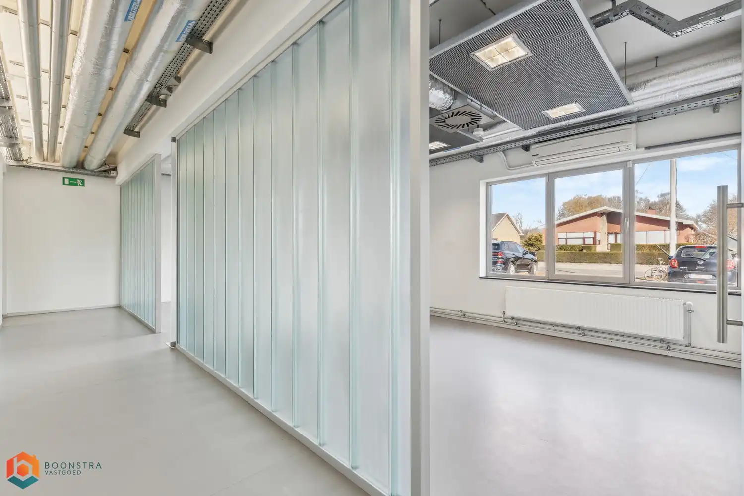 Veelzijdig kantoorgebouw met ruime parking op 2433 m² foto 6