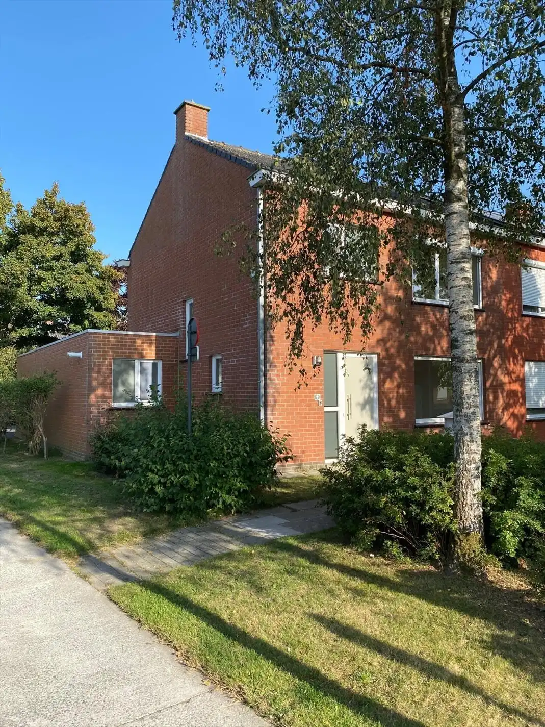 Woning met 3 slaapkamers en garage te Roeselare (Vrij: 1/09/2026) foto 2