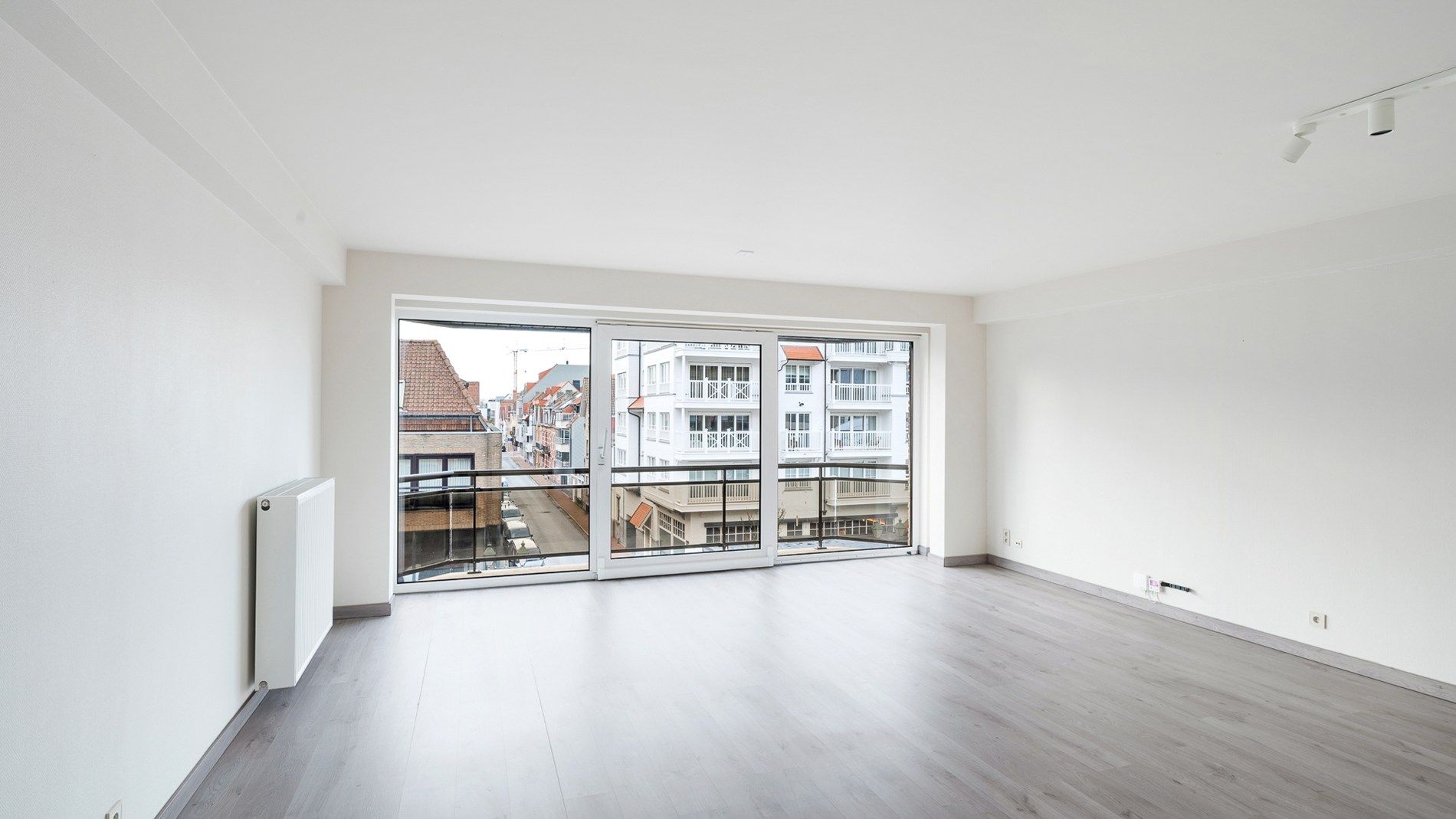 Appartement met 2 slaapkamers in de Lippenslaan te koop foto 5