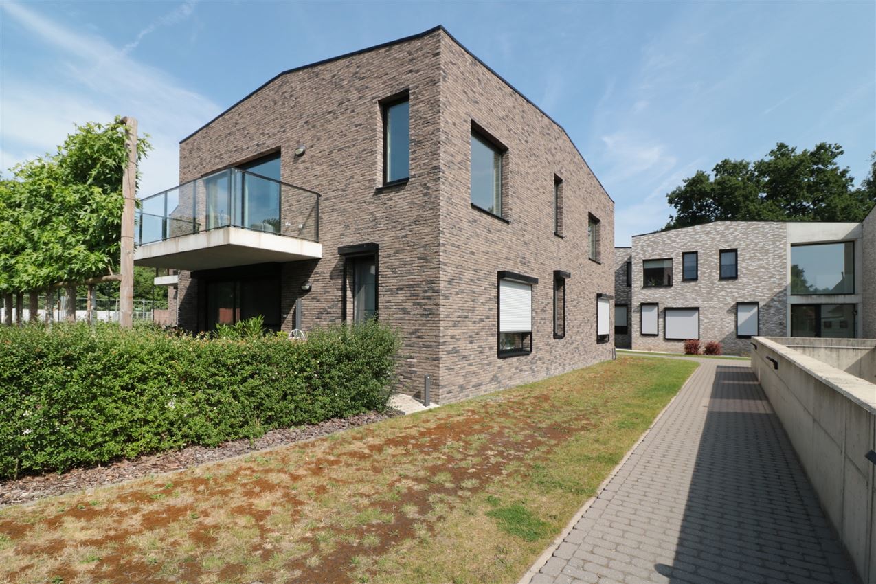 3 appartementen en 4 autostaanplaatsen foto 56