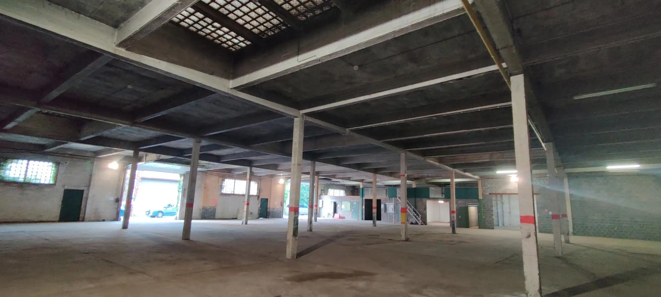 Charmant atelier met opslagruimte op een unieke locatie foto {{pictureIndex}}