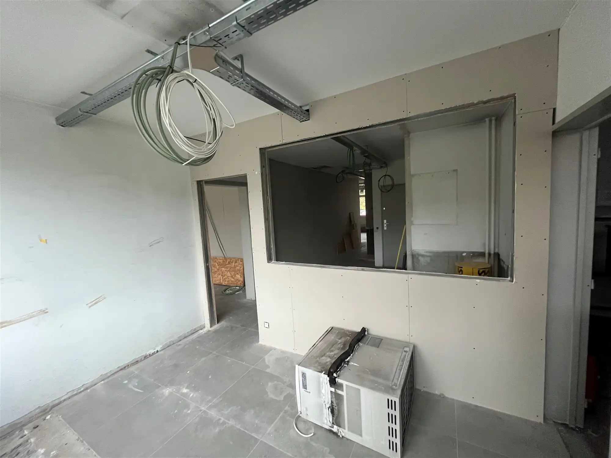 Casco commerciële ruimte + optioneel 2 garages aan meerprijs. foto 9