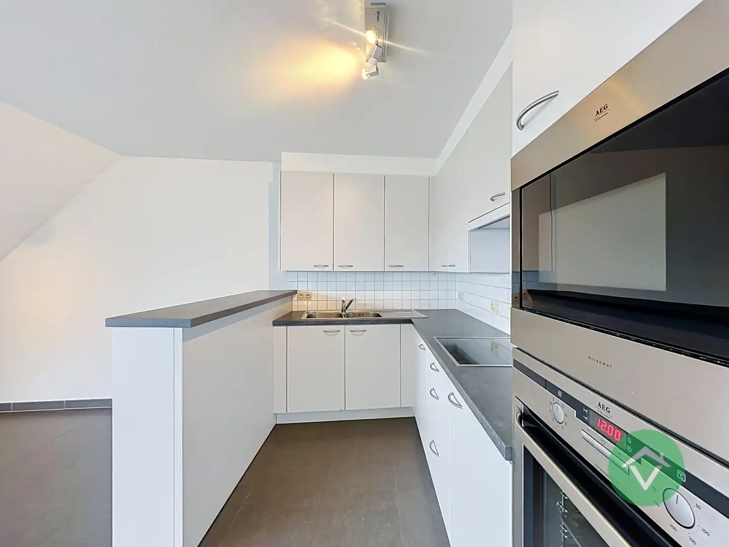 Geïnstalleerd en lichtrijk appartement met twee slaapkamers te Moere, Gistel foto 9