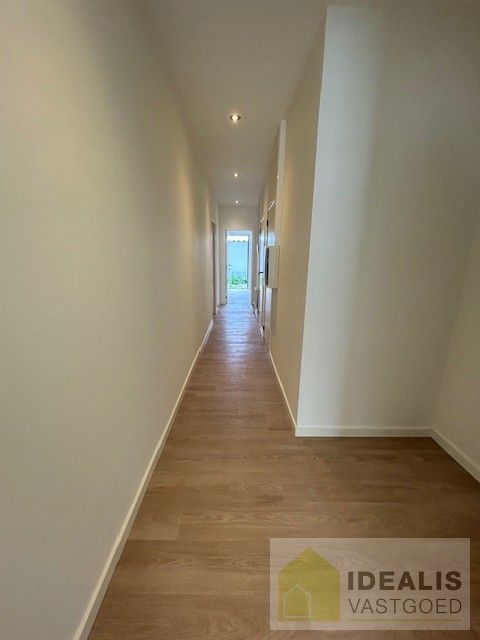 IDEALIS VASTGOED  - Recent gerenoveerd instapklaar appartement met 2 slaapkamers in hartje Neerpelt. Het appartement is gelegen middenin het centrum van Neerpelt op wandelafstand van horeca, shopping en openbaar vervoer! foto 6