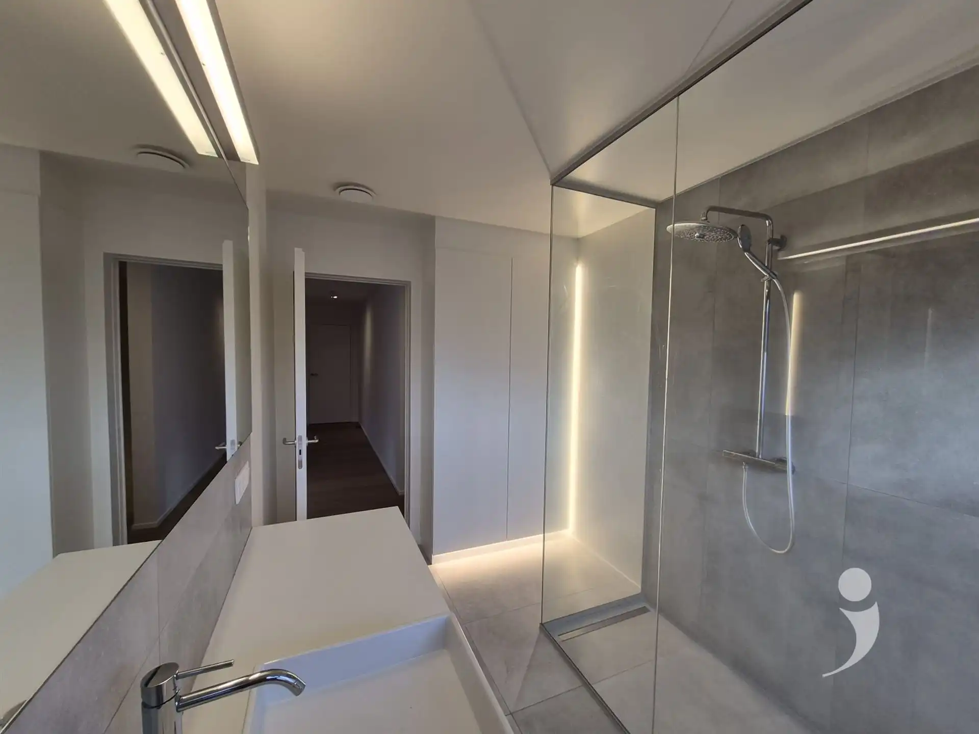 ééngezinswoning in een rustige wijk foto 17