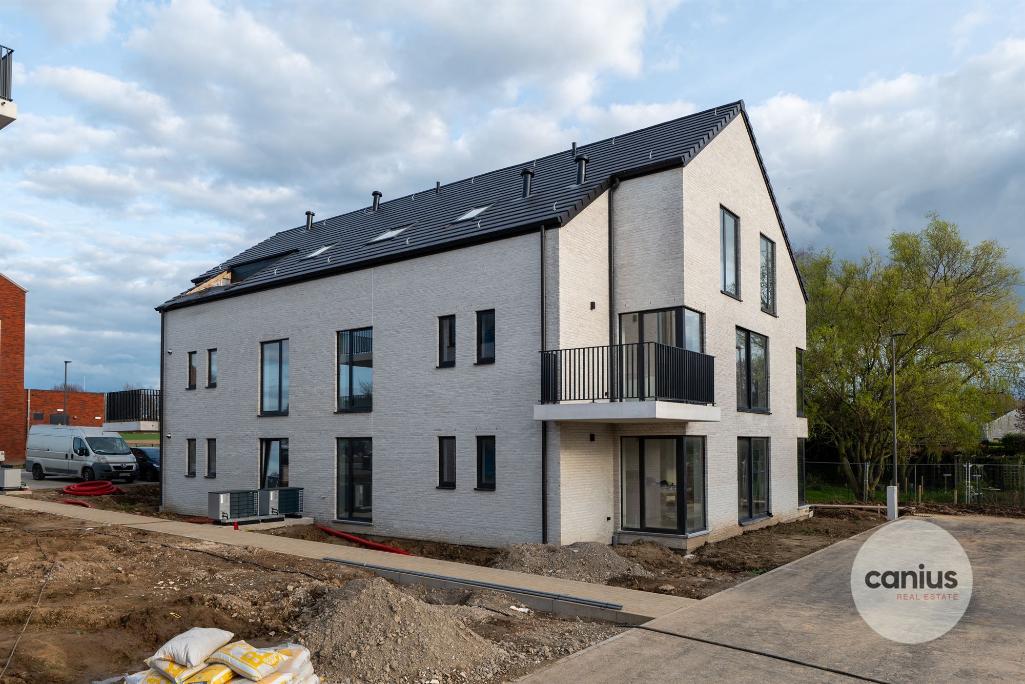 APPARTEMENT MET 2 SLAAPKAMERS EN TERRAS foto {{pictureIndex}}