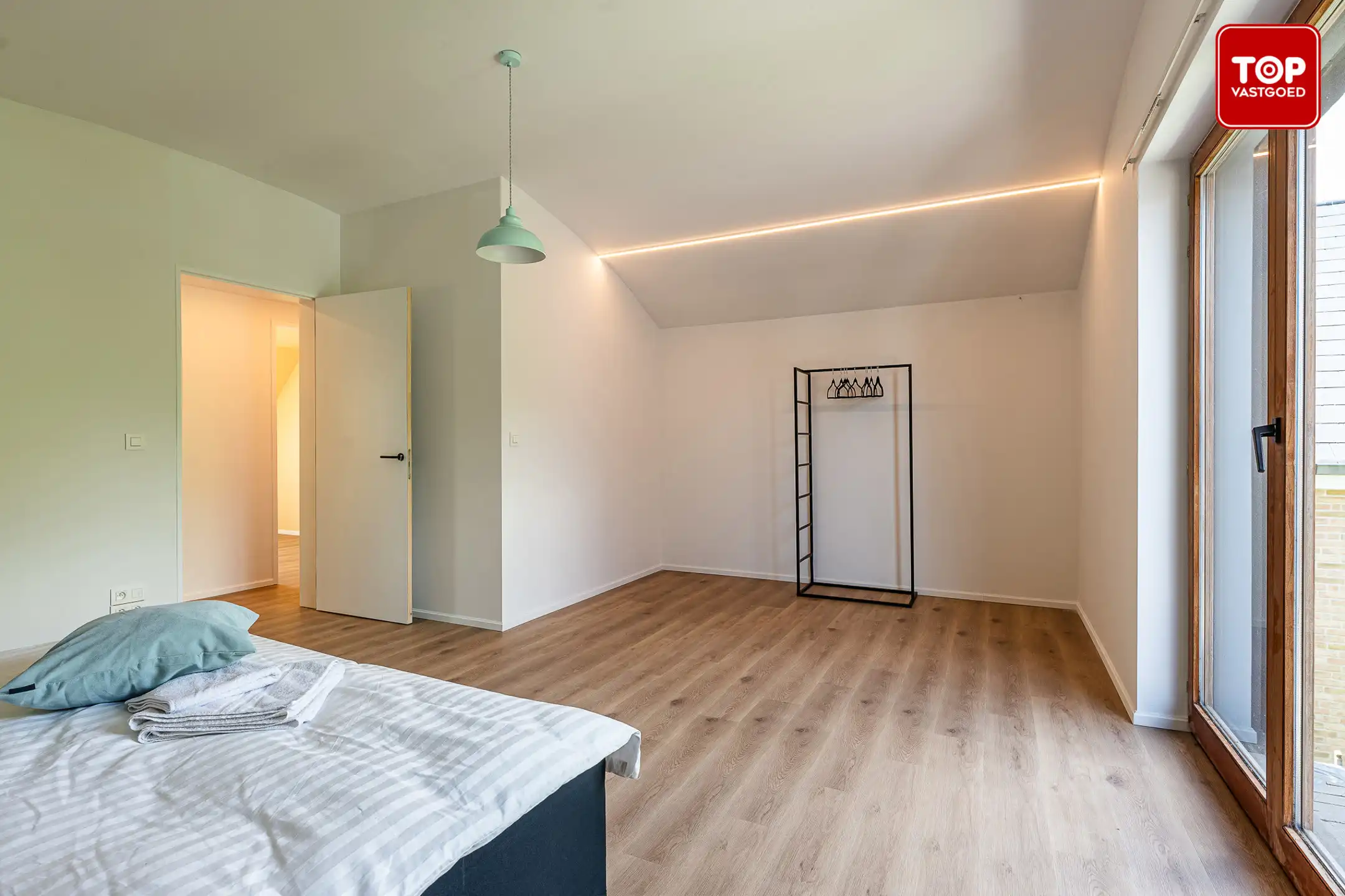 Gerenoveerde gezinswoning met garage en ruime tuin  foto 23