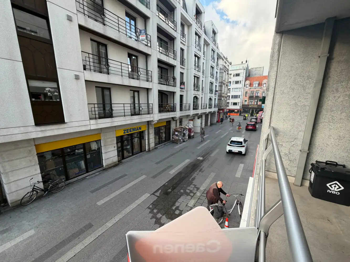 Aangenaam éénslaapkamer appartement aan het Stationsplein van Blankenberge. foto 6