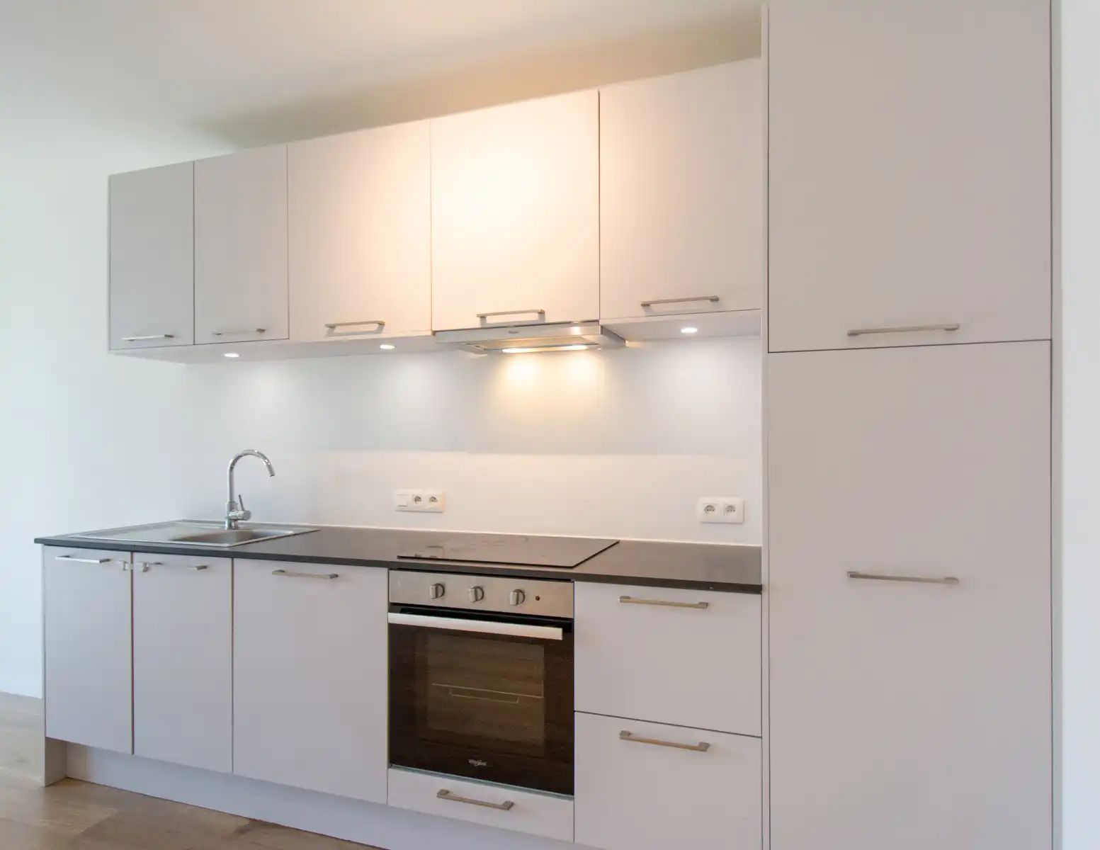 Gezellig gemeubeld 2-slaapkamer appartement met groot terras foto 8