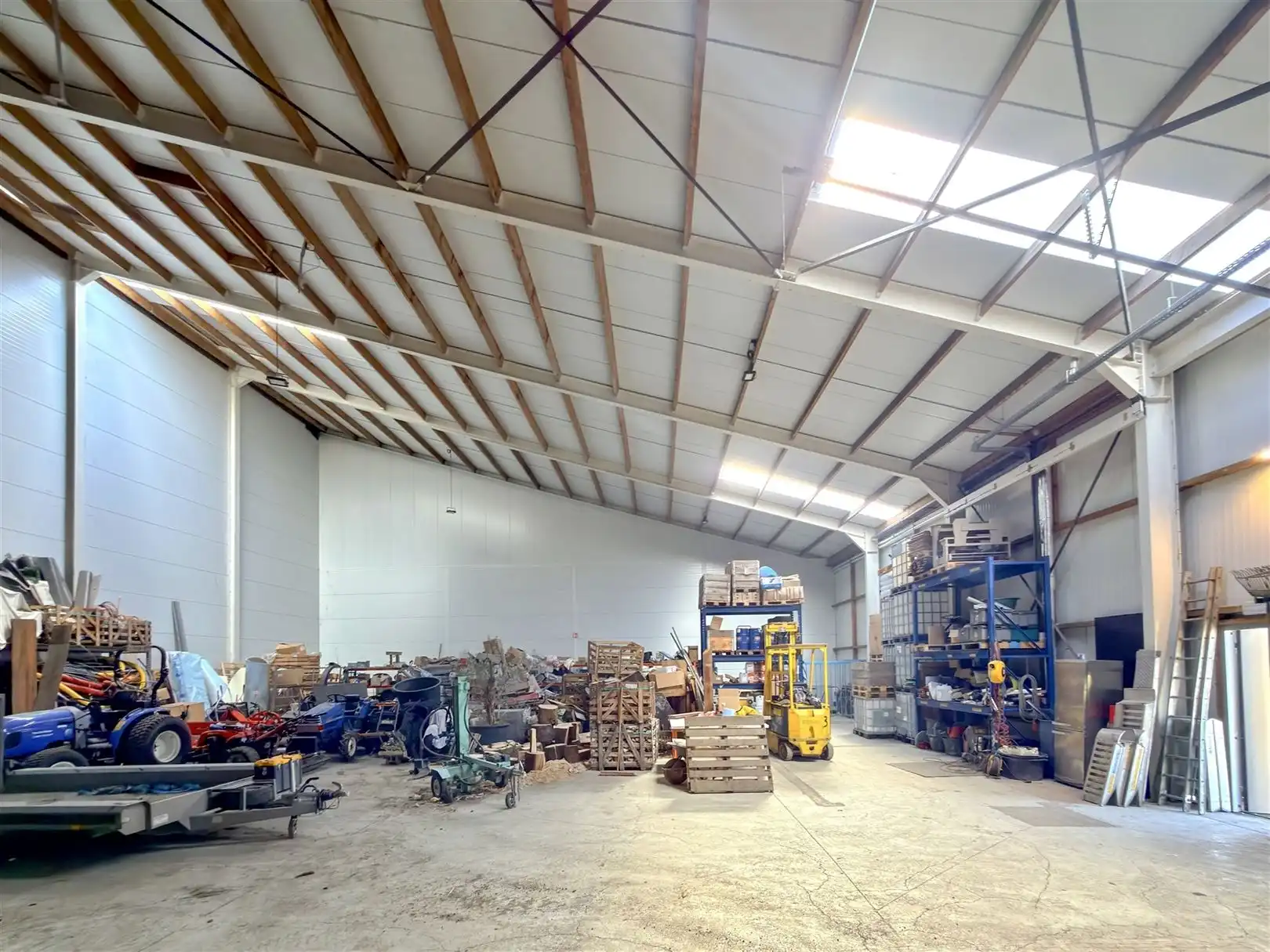 Enorm ruim magazijn met natuurlijke lichtinval! foto 9