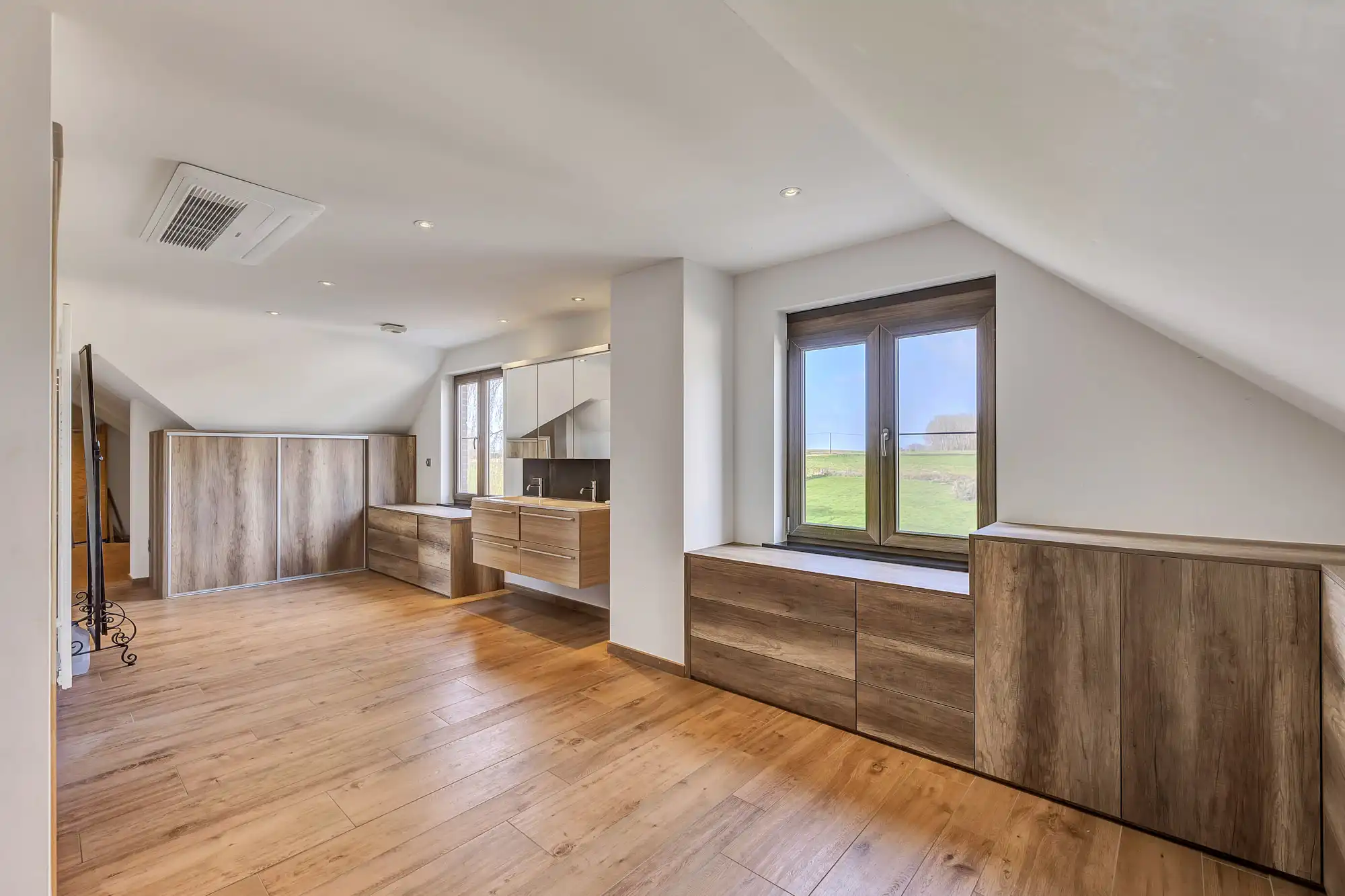 Fantastische woning met mogelijkheid zelfstandige activiteit foto 14