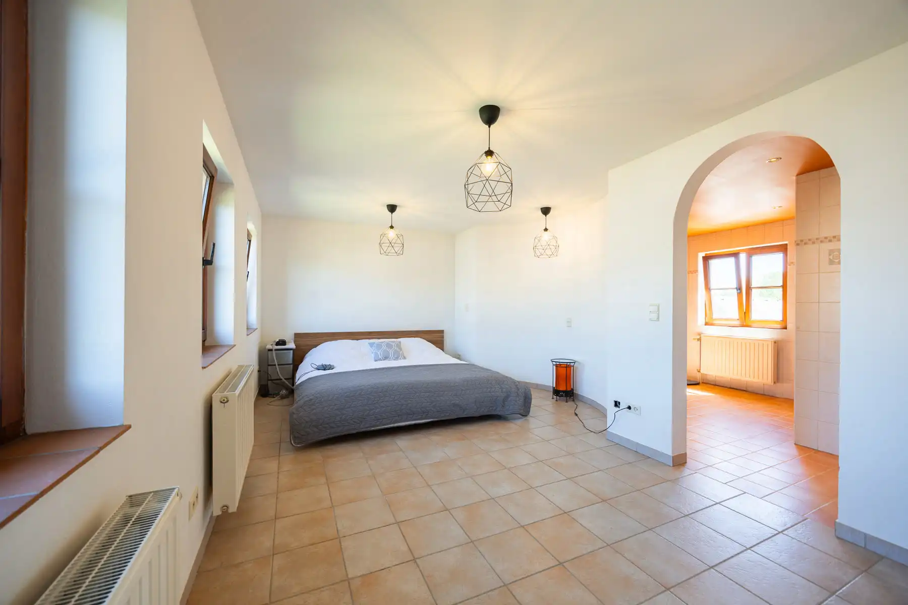 Rustig gelegen ruime villa in Spaanse stijl met grote tuin foto 21