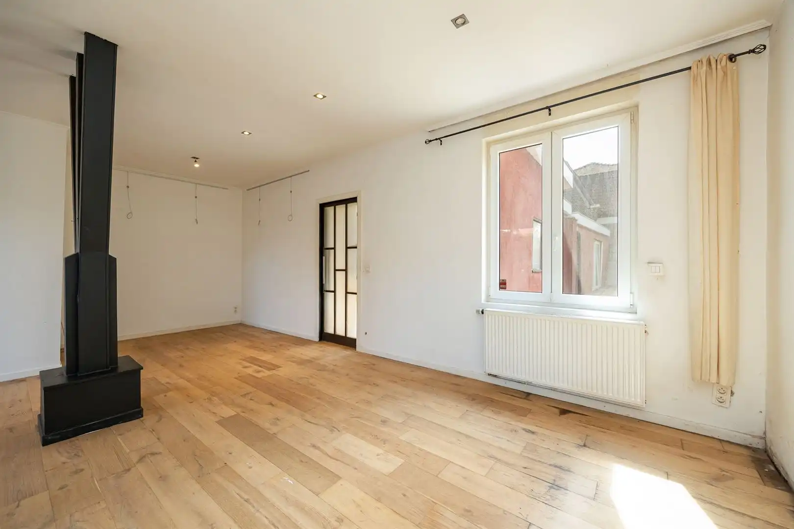 Op te frissen/te renoveren woning te Hoboken foto 4