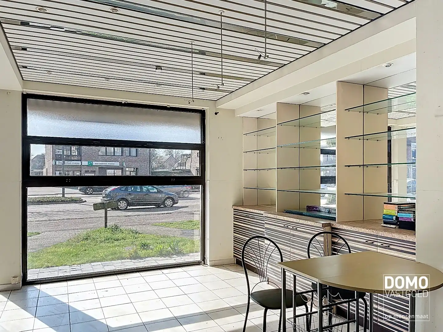 VOLLEDIG TE RENOVEREN HANDELSPAND TE KOOP IN KERMT foto 4