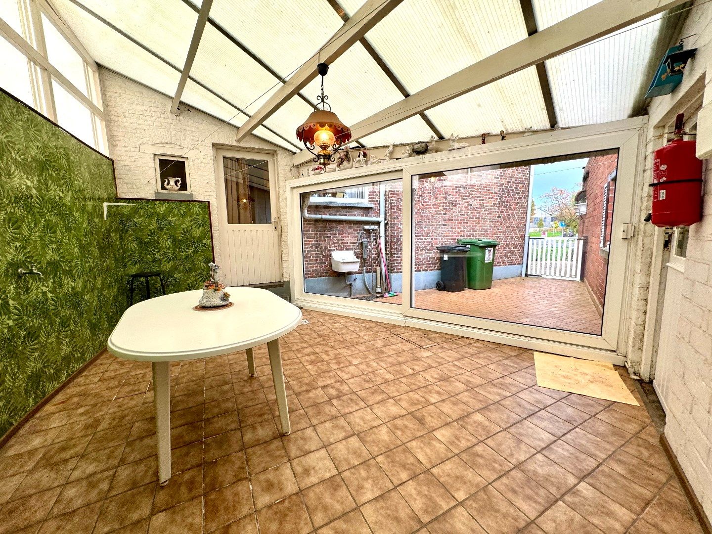 TE RENOVEREN WONING MET 4 SLPKS, TUIN EN DUBBELE GARAGE foto 15
