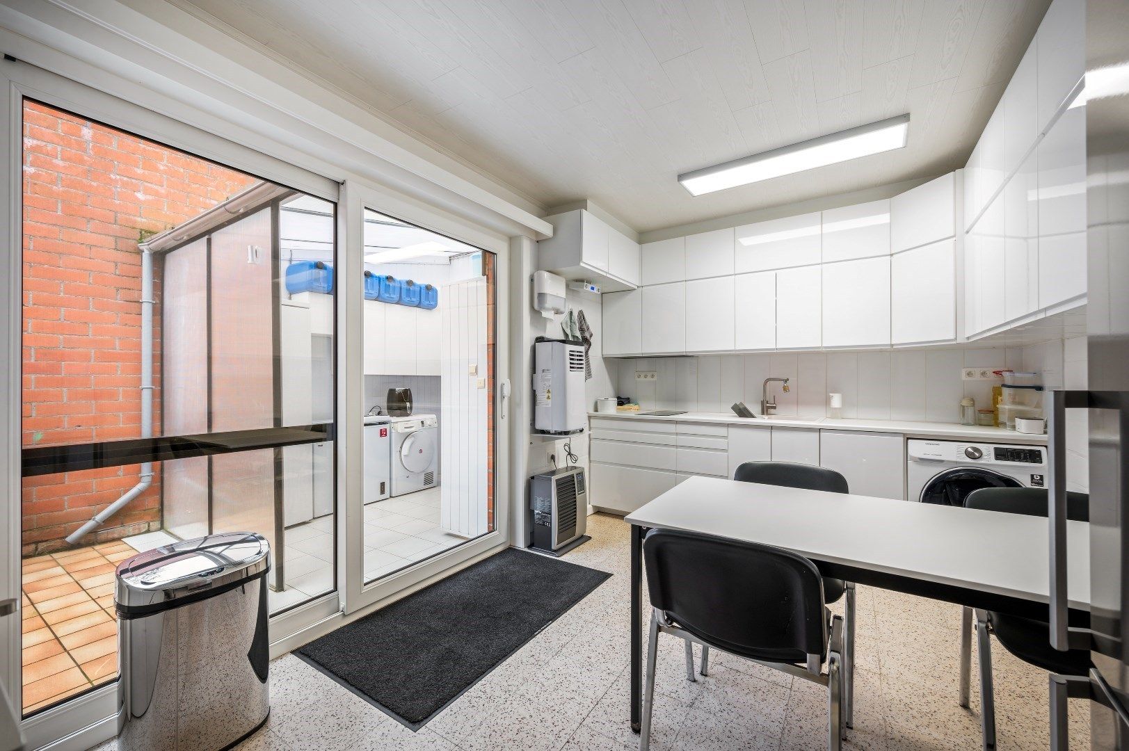 Handelsruimte (260m²) op commerciële toplocatie. foto 4