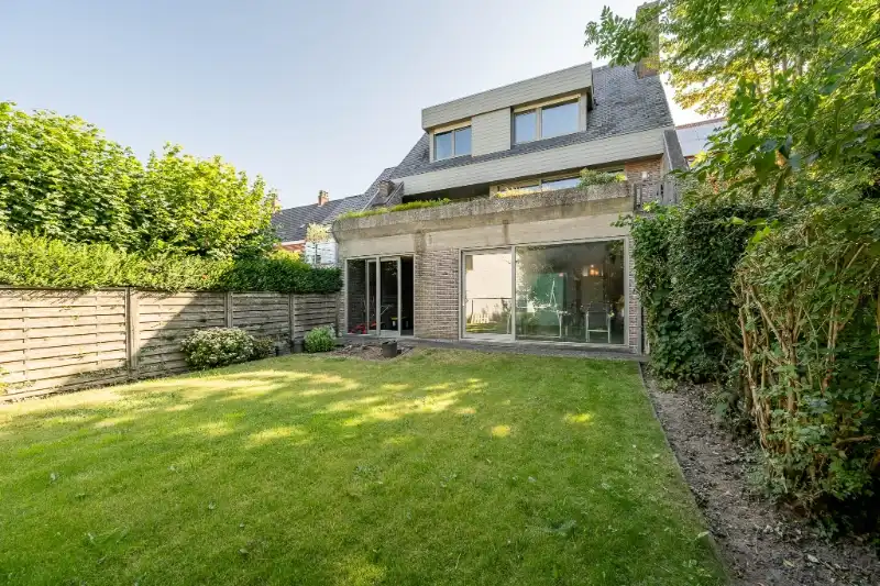 Unieke en ruime woning met geïntegreerd kantoor, 4 slpks en zuidgerichte tuin foto 27