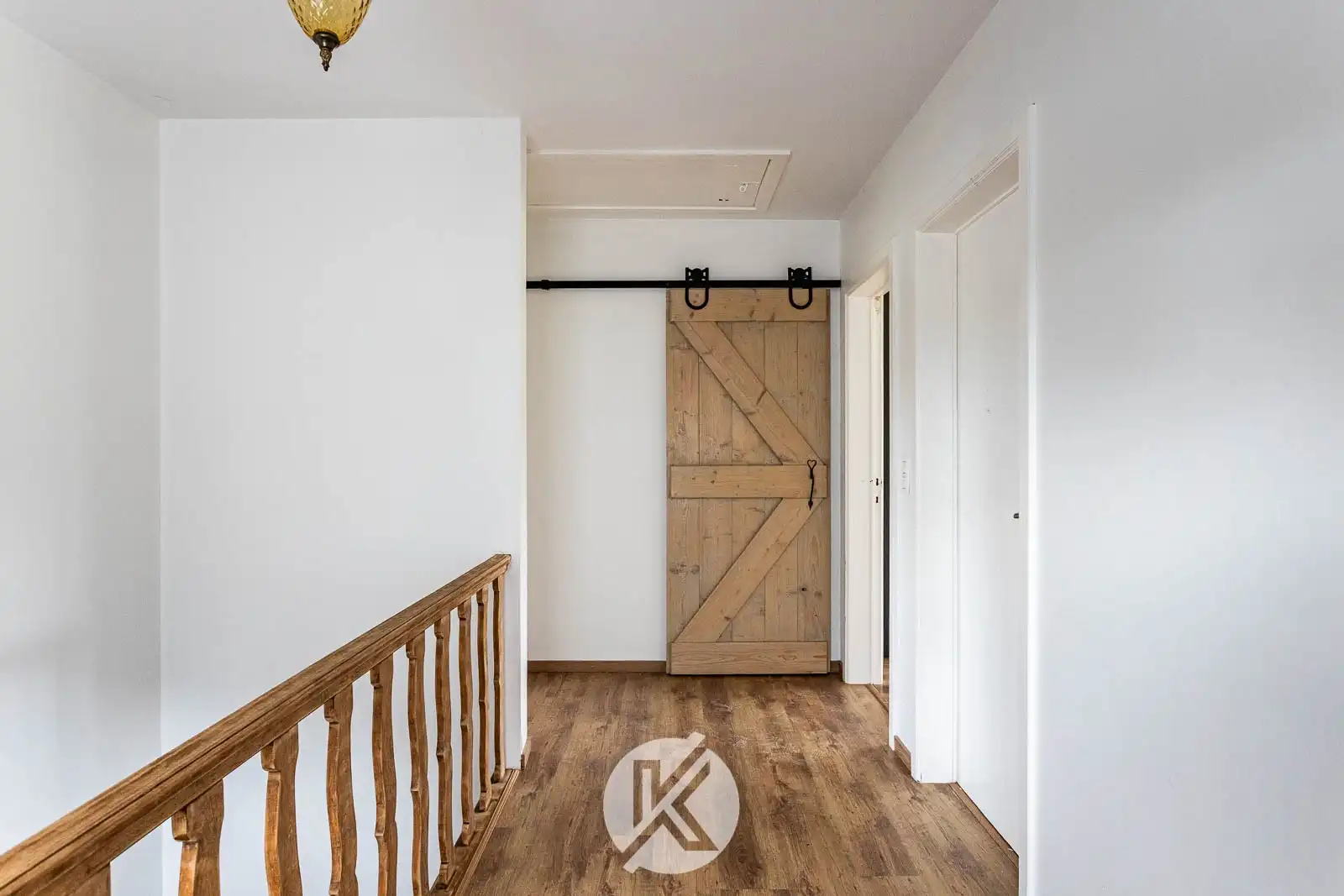 Solide halfopen gezinswoning nabij centrum foto 15