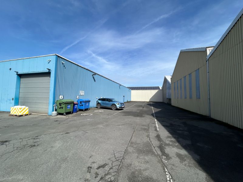 Polyvalent bedrijfspand met uitstekende visibiliteit & ruime parking – Gent (Havengebied) foto 5
