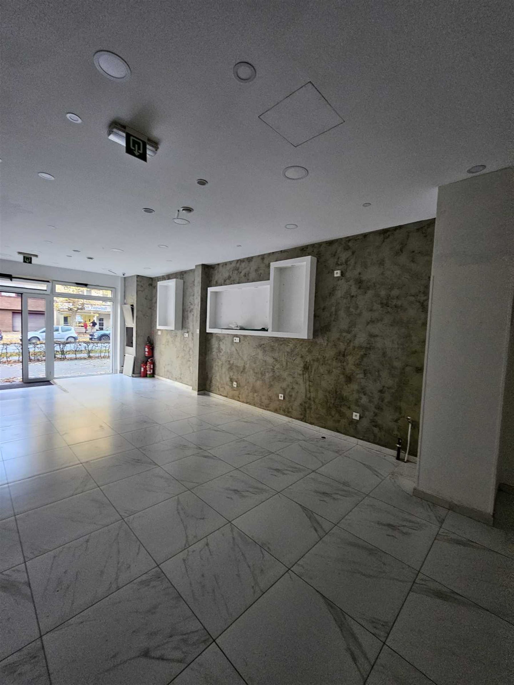 Zeer ruim handelsgelijkvloers op de Gitschotellei! foto 4