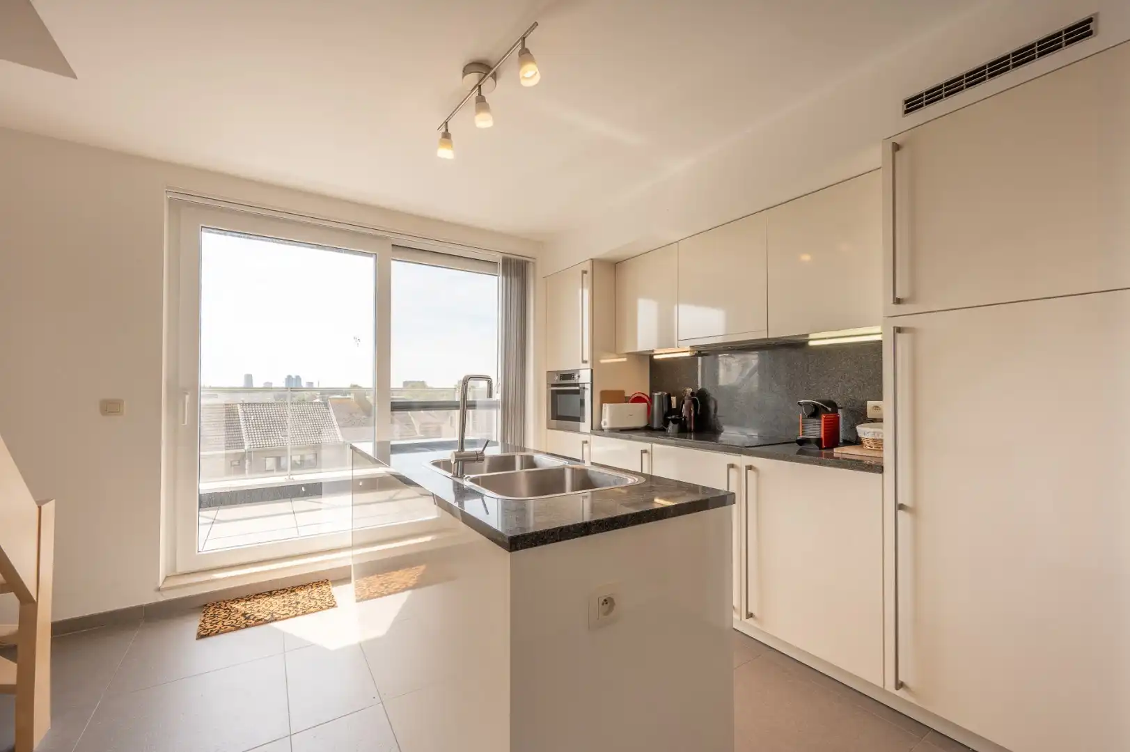 Instapklaar appartement met garage op centrale ligging te Bredene. foto 5