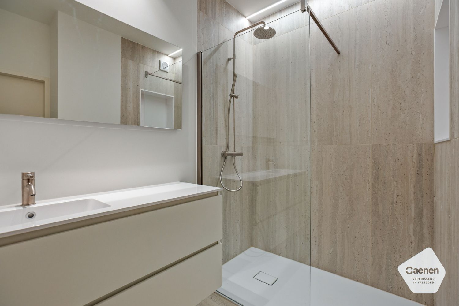 Prachtig totaal gerenoveerd appartement met frontaal zeezicht in De Panne foto 12