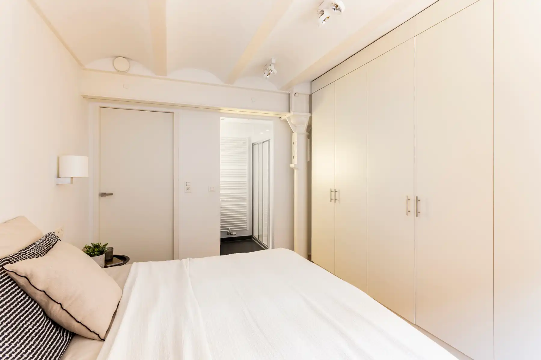 Lichtrijke loft met ruim terras, nabij het Eilandje foto 10