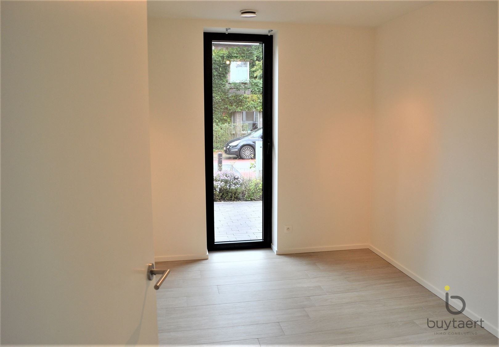 Gelijkvloers appartement met twee slpks en tuin! foto 10