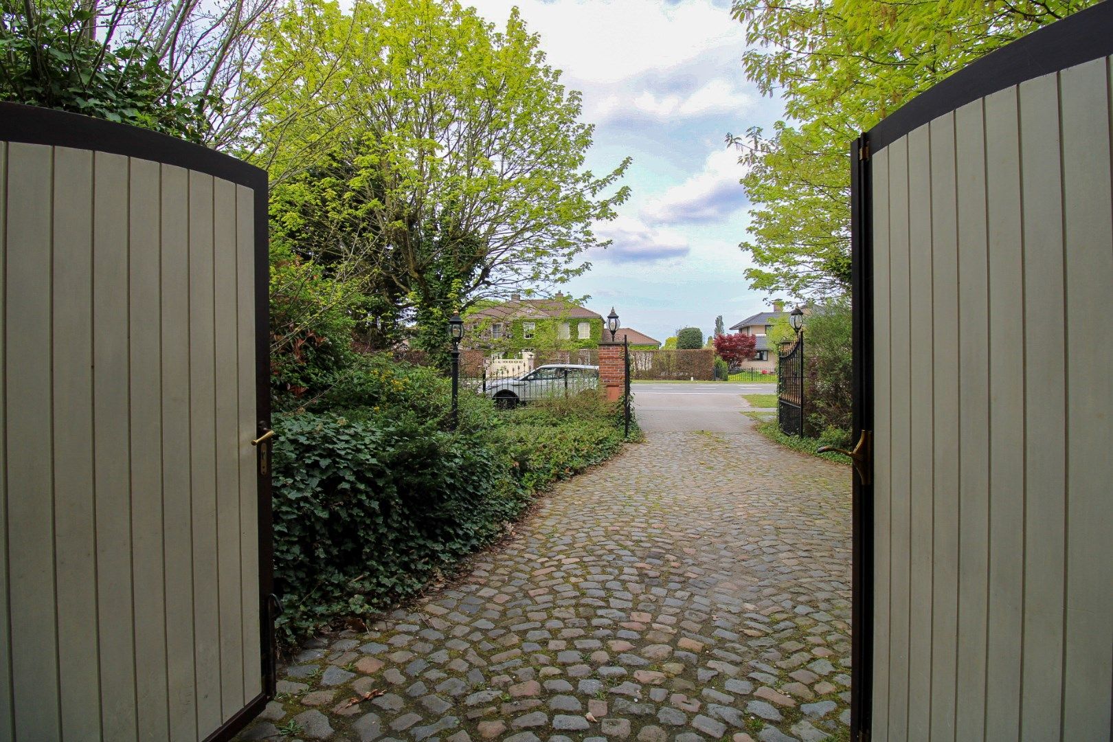 Luxe, ruimte en ontspanning onder één dak – exclusieve villa met zwembad en tennisveld te koop in Beveren! foto 17