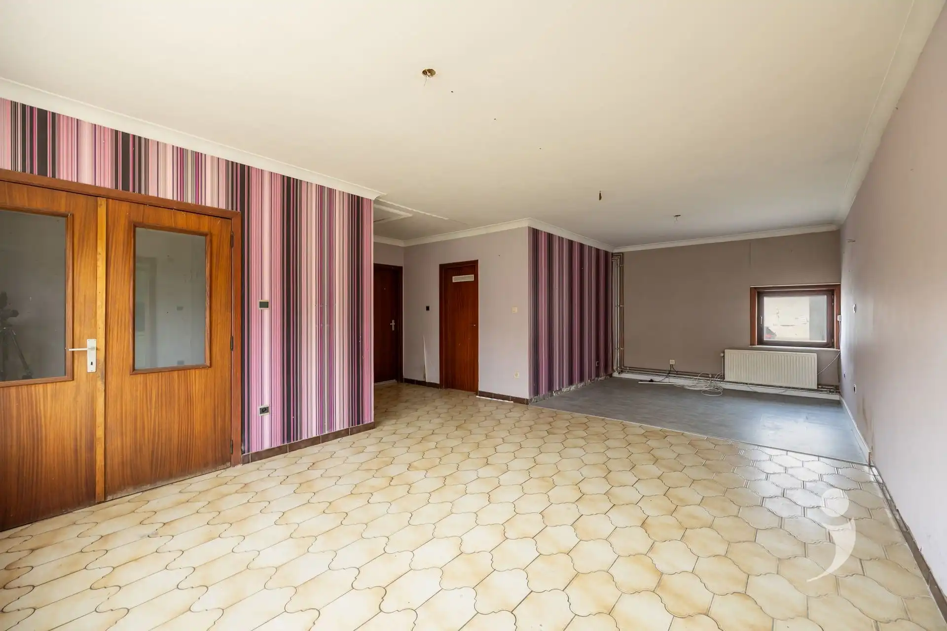 Te renoveren woning met veel potentiëel foto 2