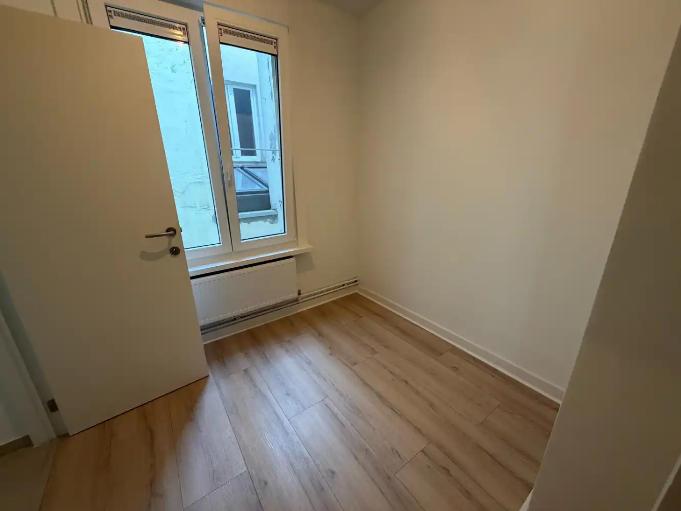 Gerenoveerd appartement met twee slaapkamers gelegen op het eerste verdiep in een gebouw zonder lift. Dichtbij de Markt te Blankenberge. foto 8