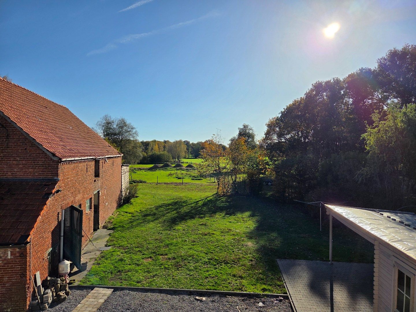 Woning met 3 slpks, schuur met 3 stallen en weiland op 2.288 m² nabij Geel-centrum ! foto 3