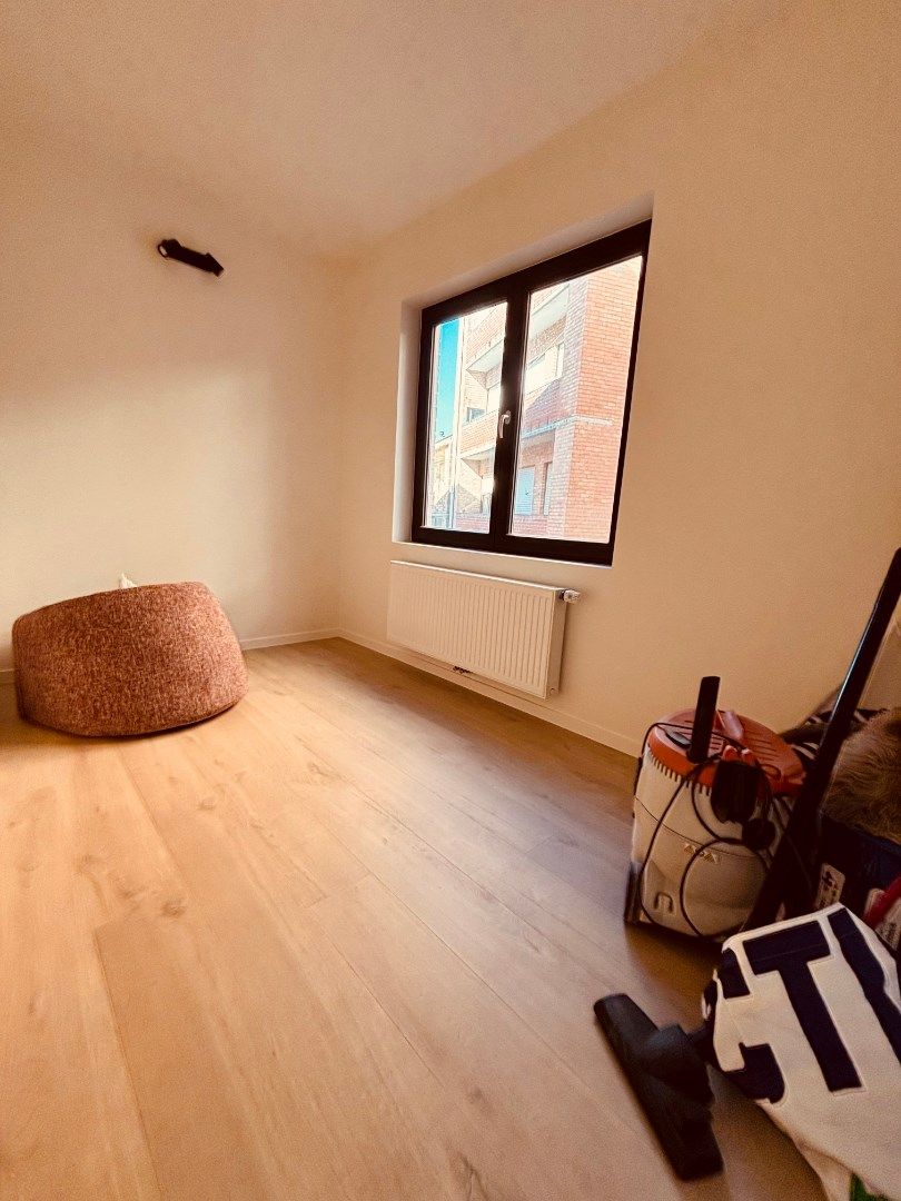 GERENOVEERD GEMEUBELD APPARTEMENT met lateraal zeezicht  Koksijde  foto 9