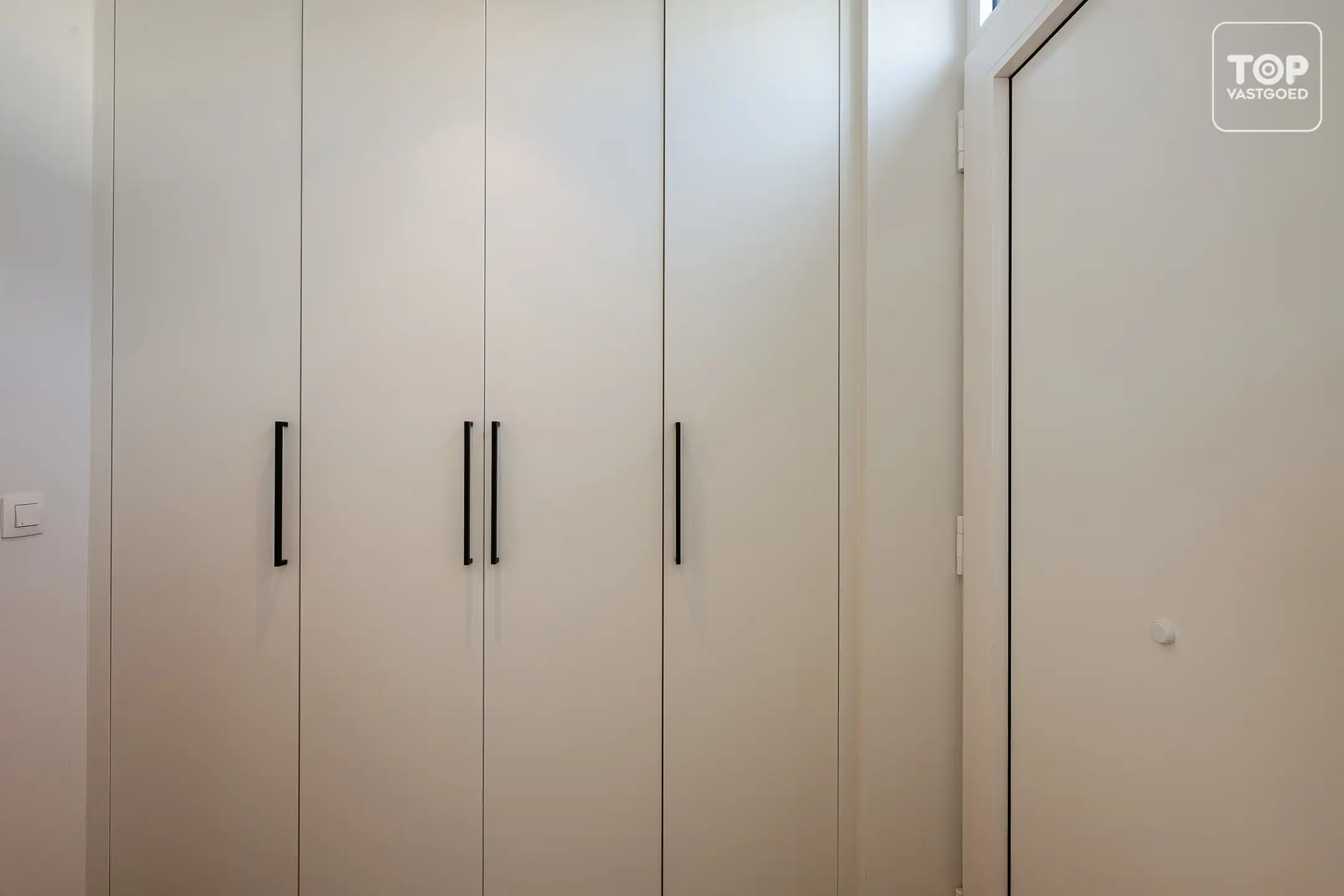 Nieuwbouwwoning met 4 slaapkamers, tuin en carport  foto 3