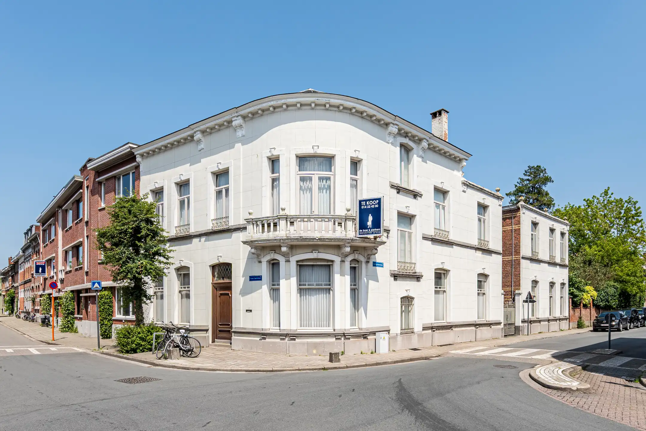Prachtige directeurswoning met bijgebouw en eigen parking in centrum Turnhout foto 2