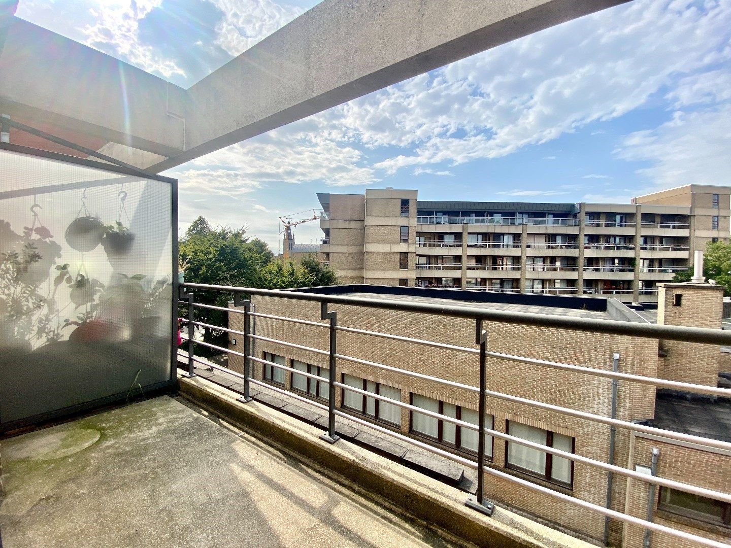 Hedendaags appartement met zuid-gericht terras en autostaanplaats. foto 4