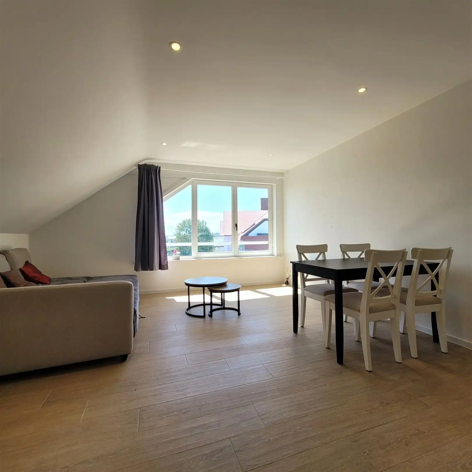 Lichtrijke studio met gemeenschappelijk buiten zwembad foto 2