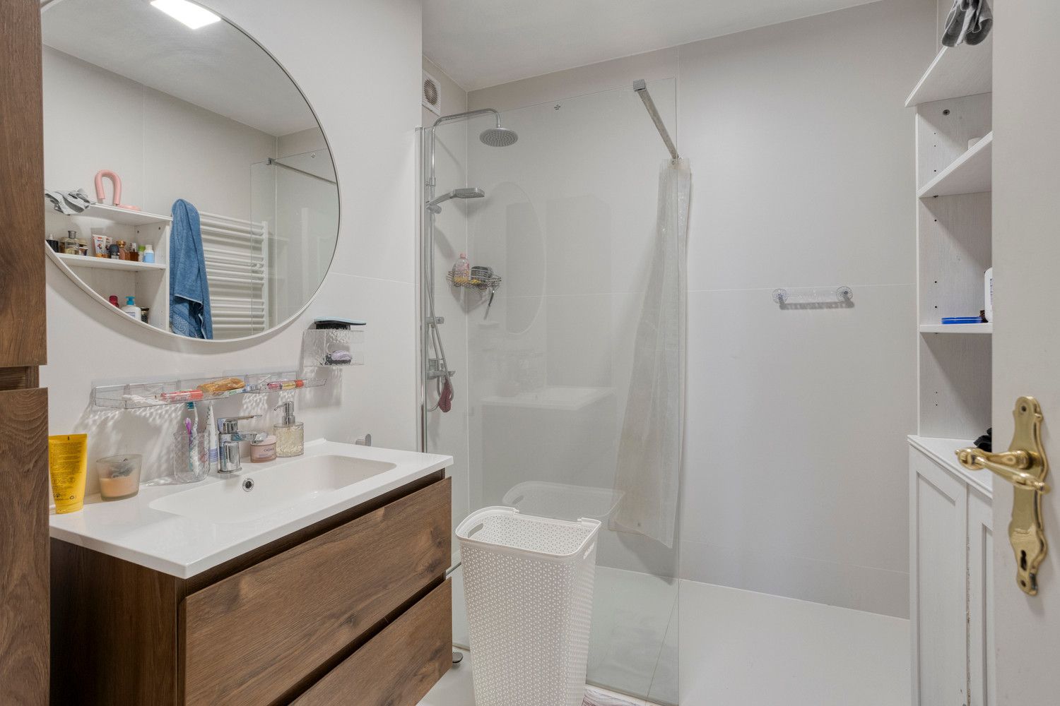 Zeer ruim 3-slk APP. met 2 terrassen en garagebox met extra parking! foto 11