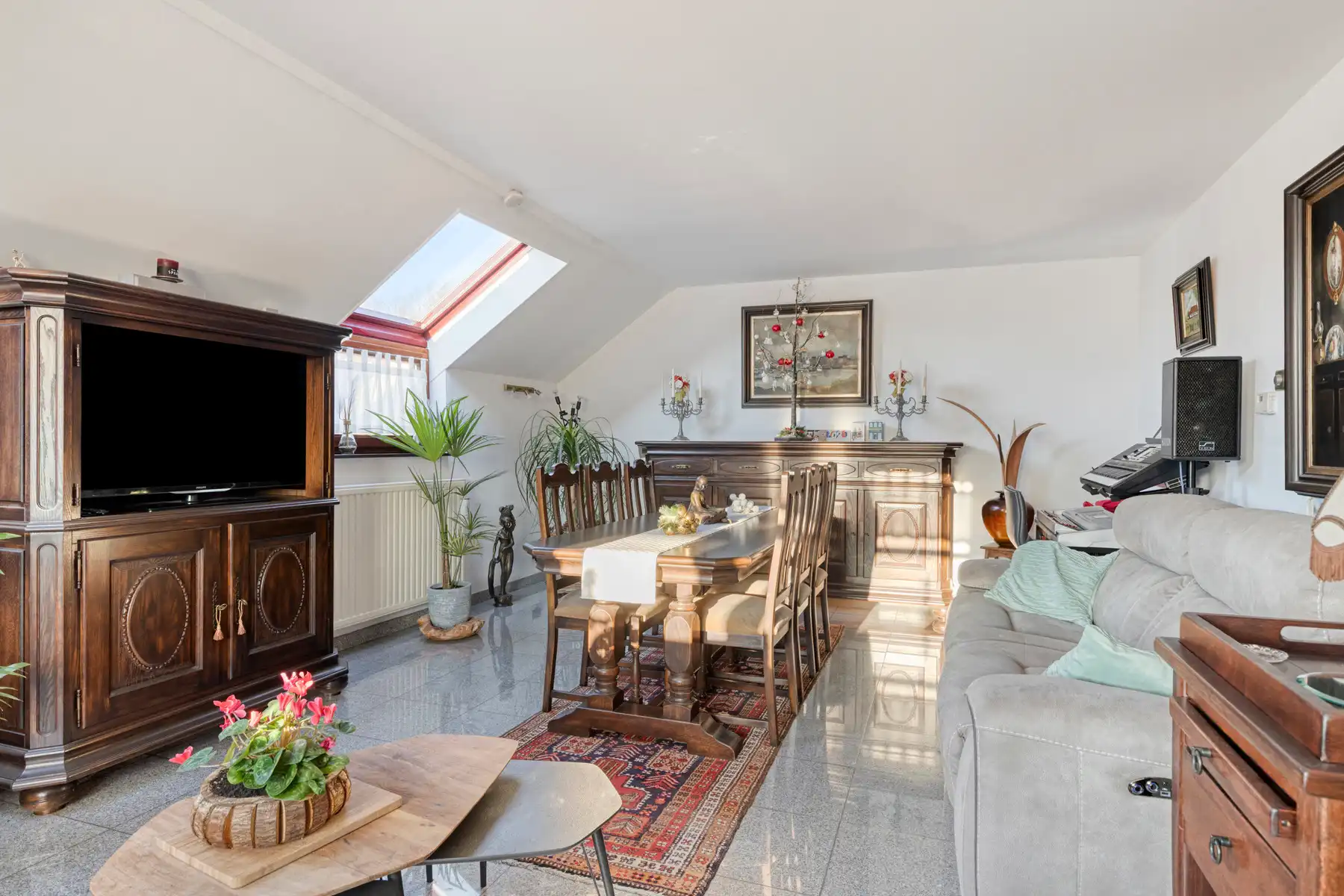 Prachtig alleenstaand 2-slaapkamer appartement met carport. foto 13