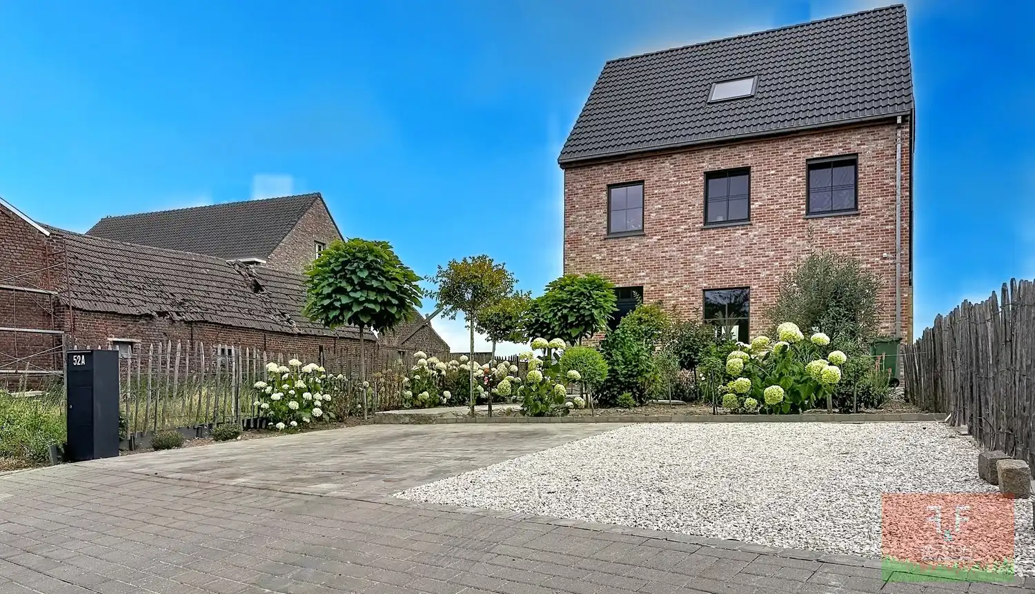 Moderne gezinswoning met 3 slaapkamers, zonneterras en grote tuin te Vlierzele - Instapklaar, gebouwd in 2022! foto {{pictureIndex}}