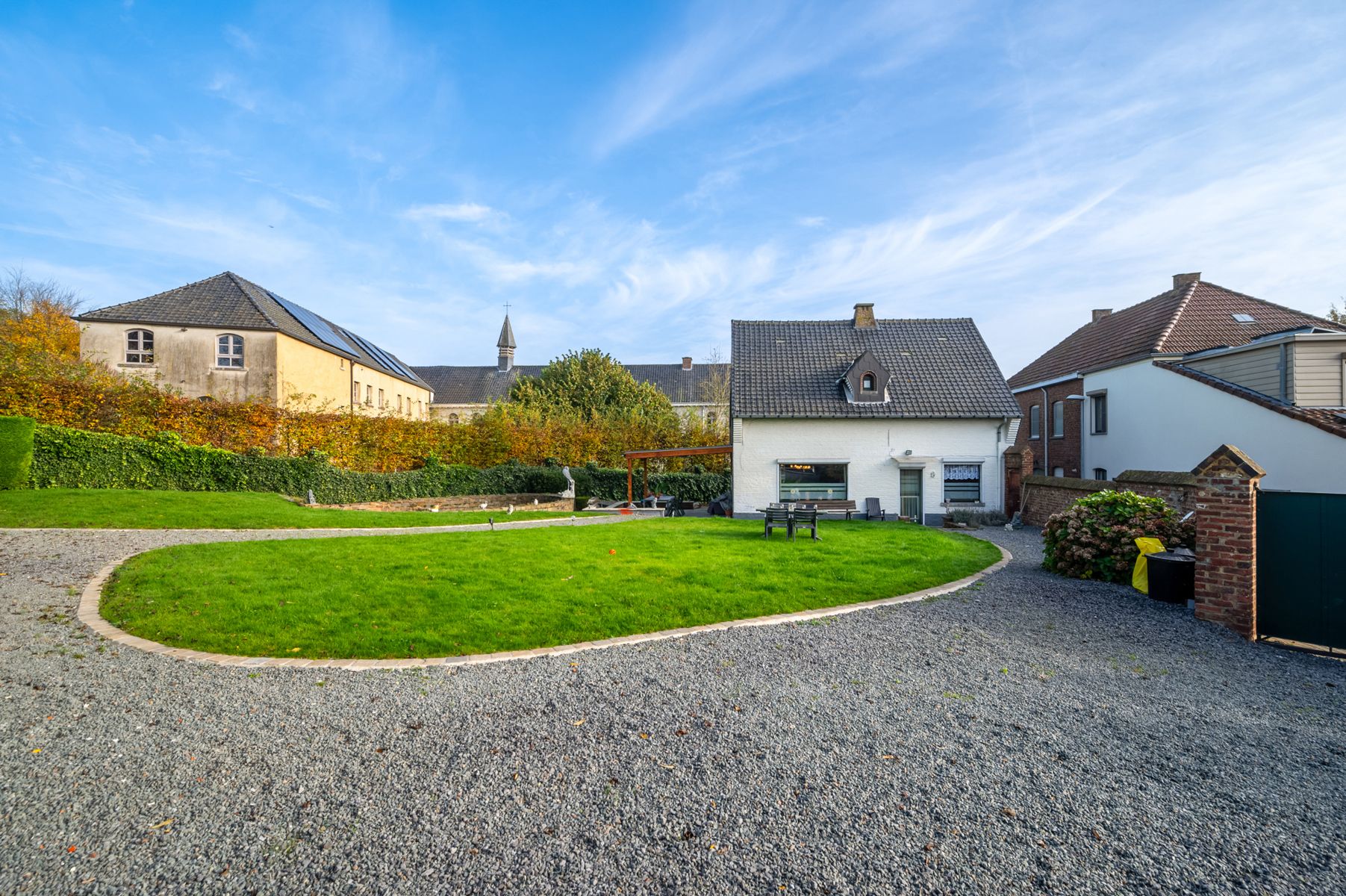 Charmante woning: Rust, ruimte en renovatiemogelijkheden foto 3