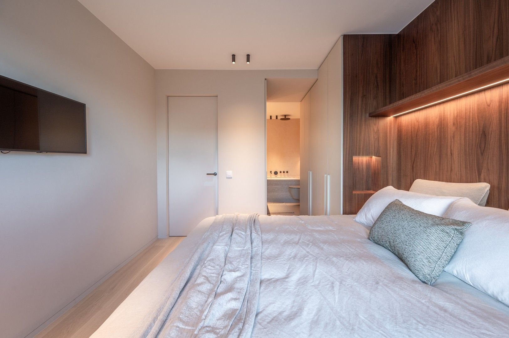 Luxueus appartement in het Zoute met 3 slaapkamers en frontaal zeezicht. foto 17