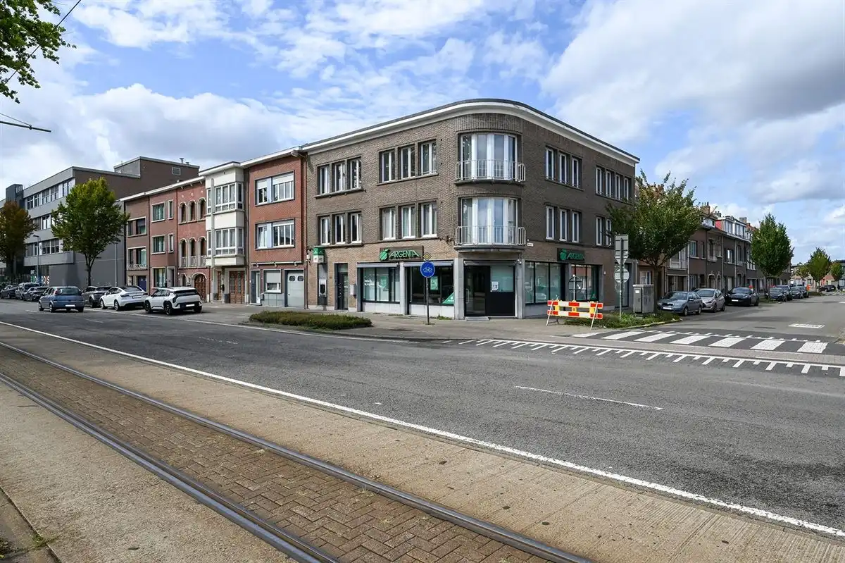 Ruim en lichtrijk appartement te Merksem foto 30