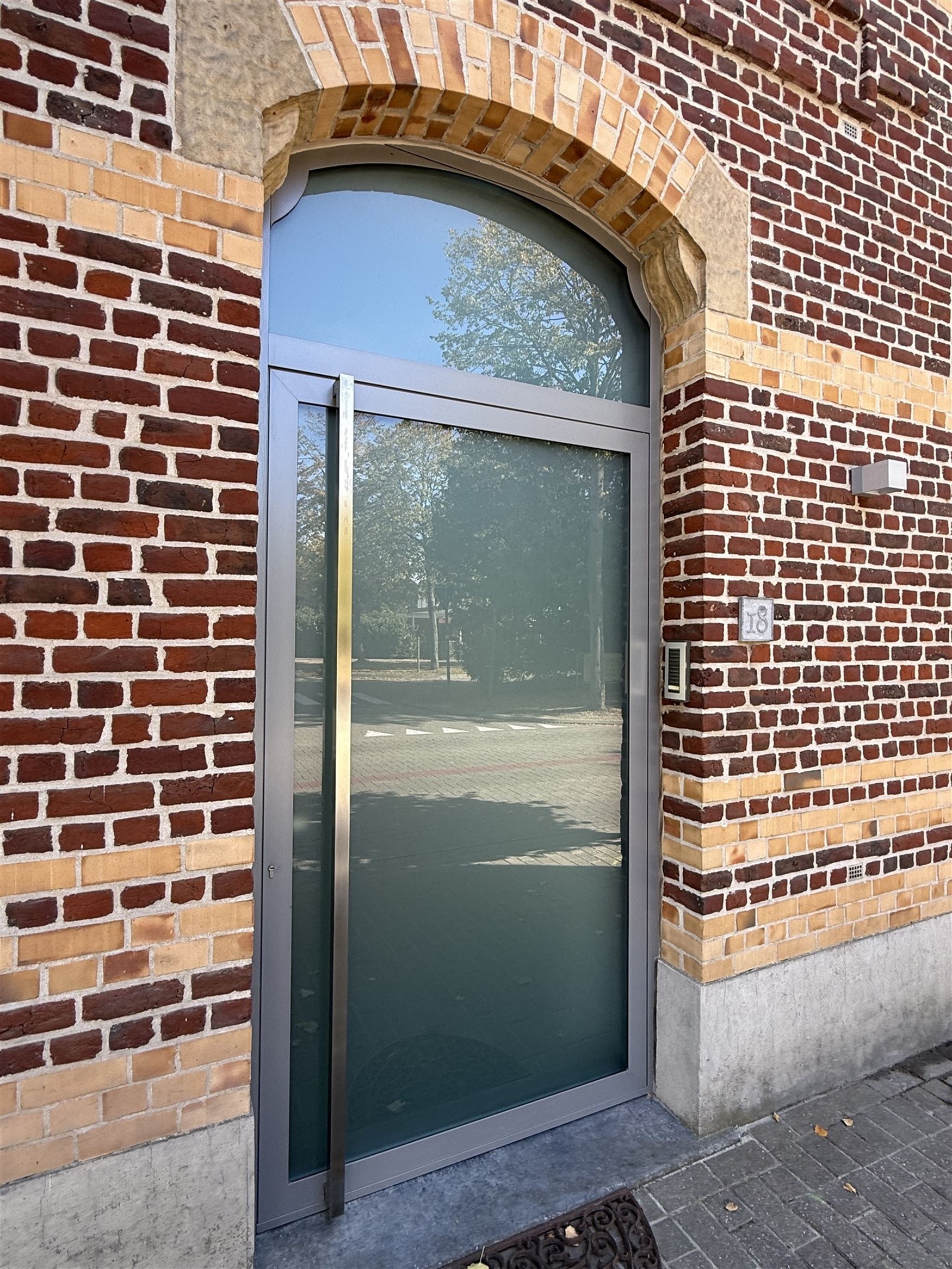 Hoogwaardig afgewerkte herenwoning + bijgebouw 84m2. foto 8