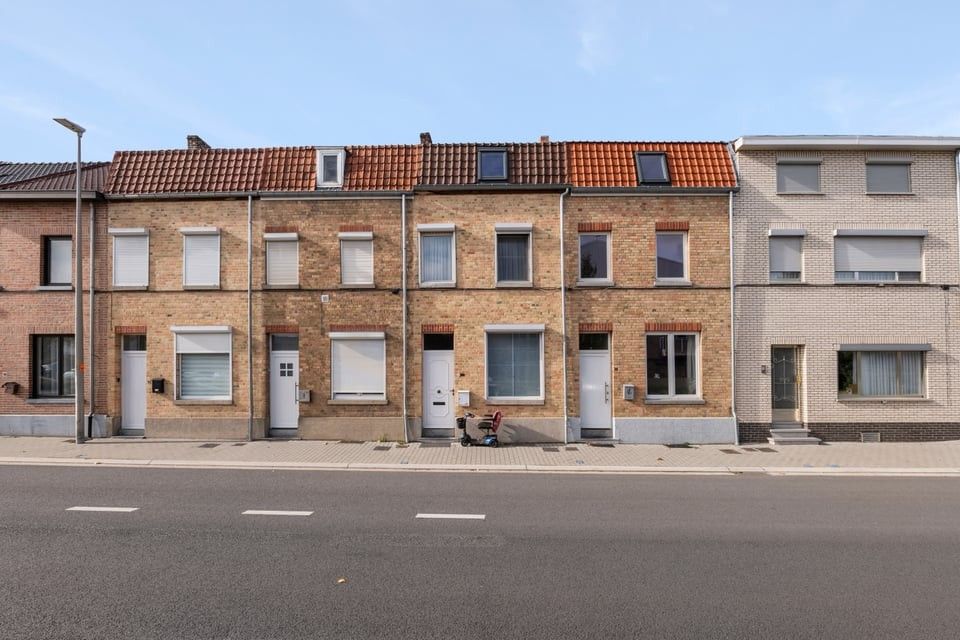 Hoofdfoto van de publicatie: TE RENOVEREN STADSWONING VLAKBIJ HET CENTRUM VAN SINT-TRUIDEN