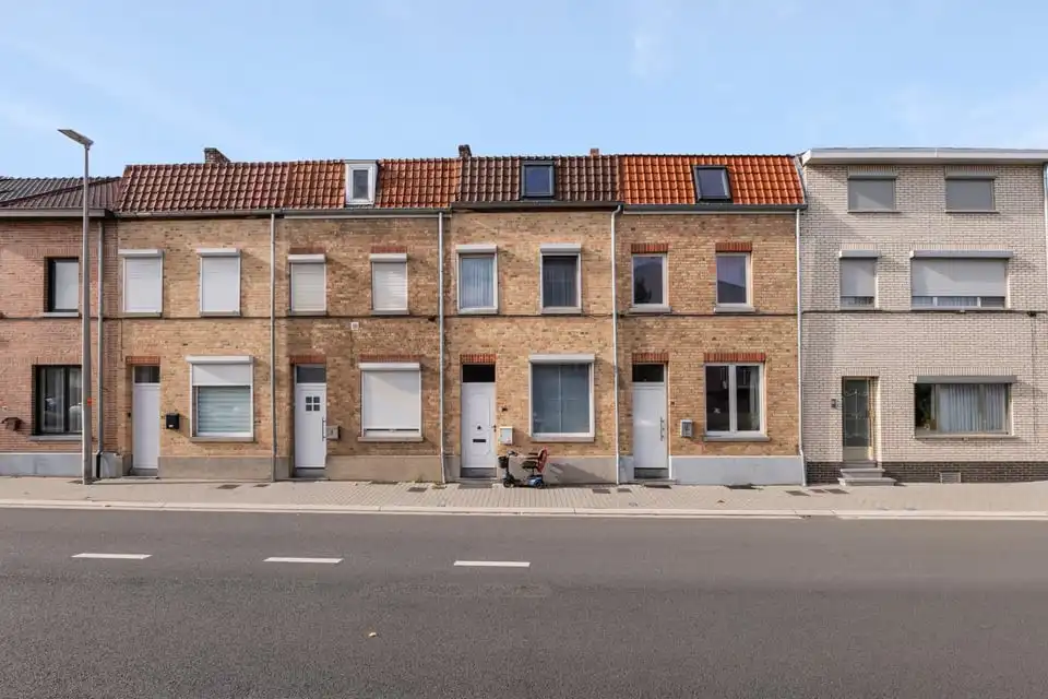 Hoofdfoto van de publicatie: TE RENOVEREN STADSWONING VLAKBIJ HET CENTRUM VAN SINT-TRUIDEN