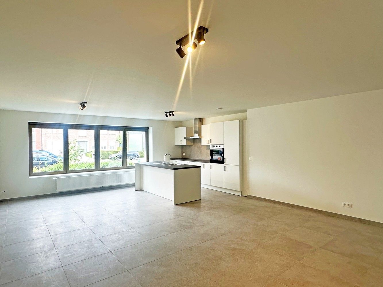 Prachtig ruim gelijkvloers appartement met 4 slaapkamers & tuin in Lier! foto 2