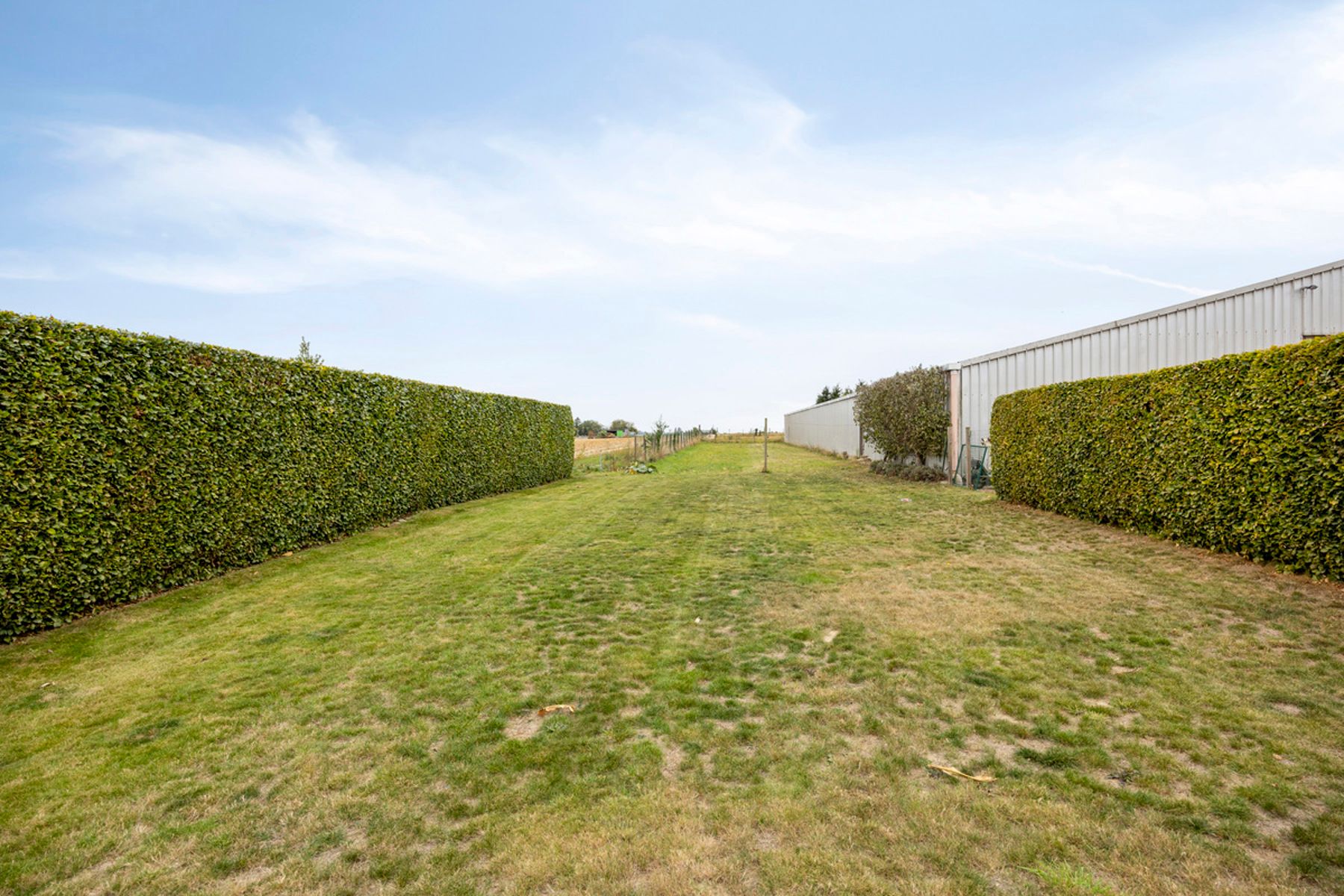 Exclusieve villa met grote loodsen combineer werken en wonen foto 40